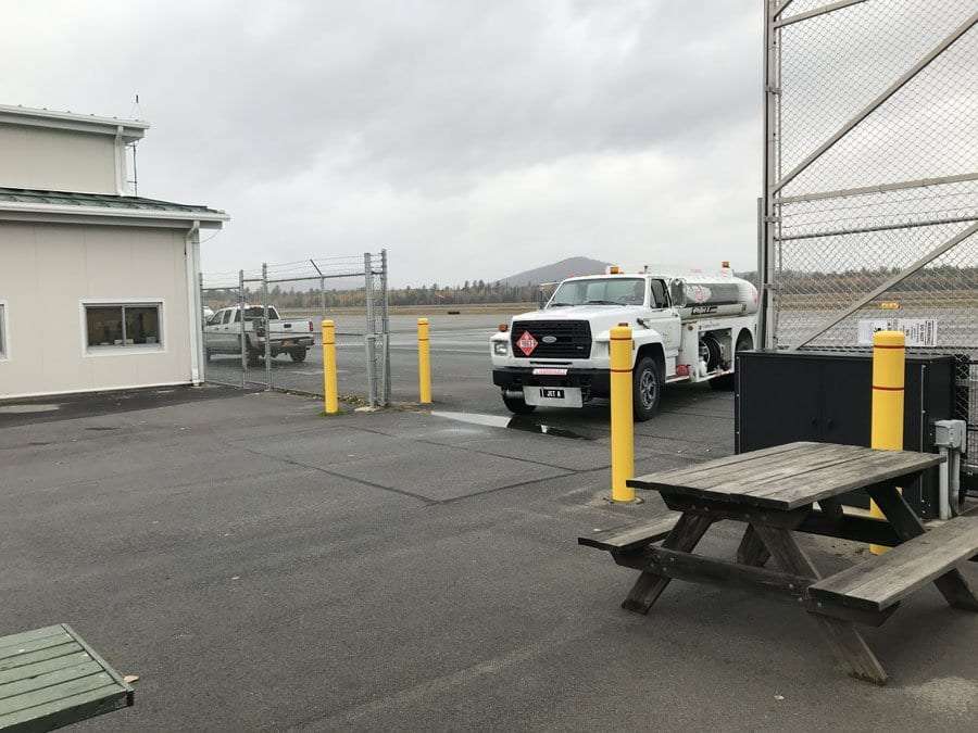 airport fueling truck