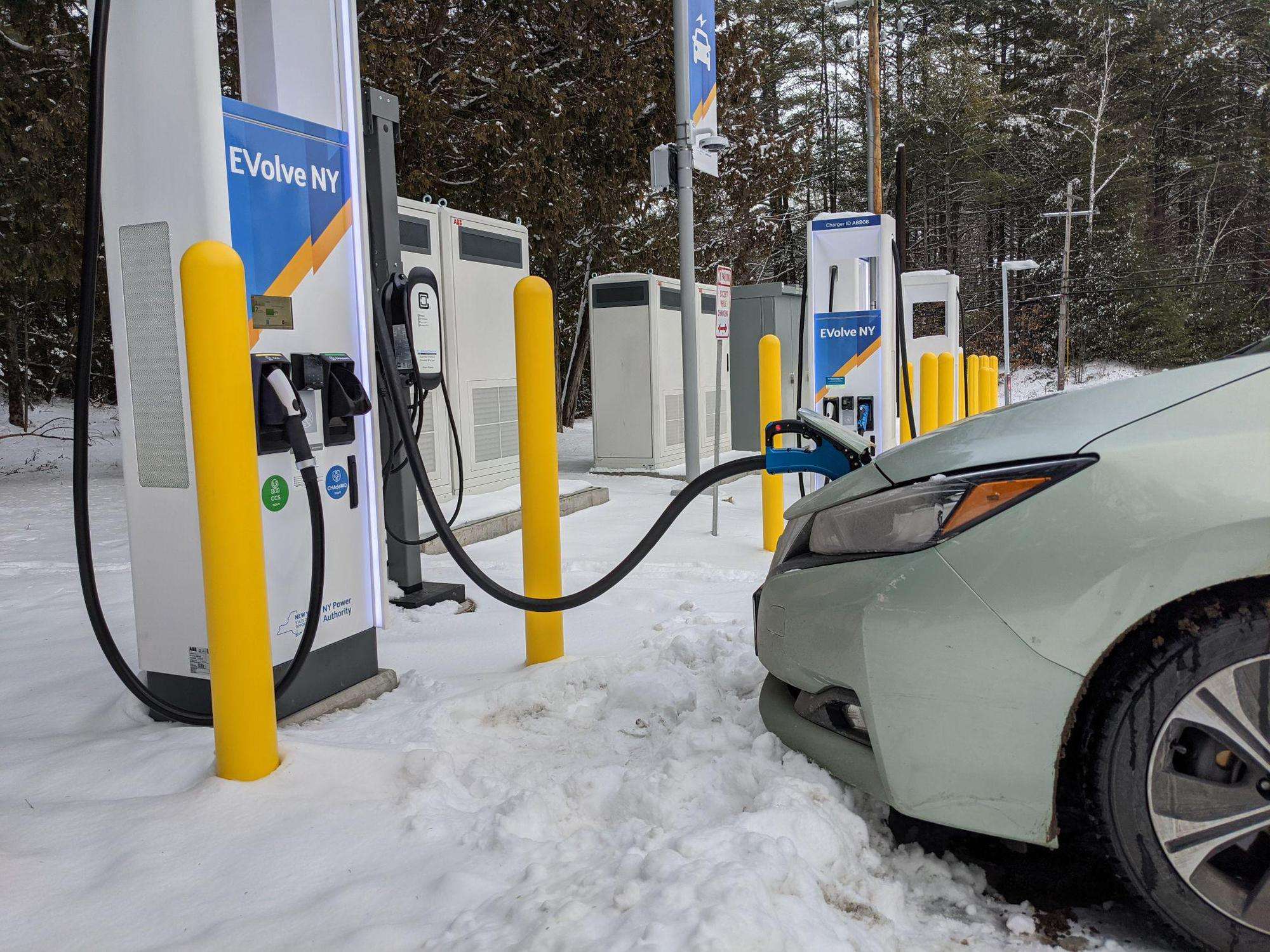 Electric vehicle charging station