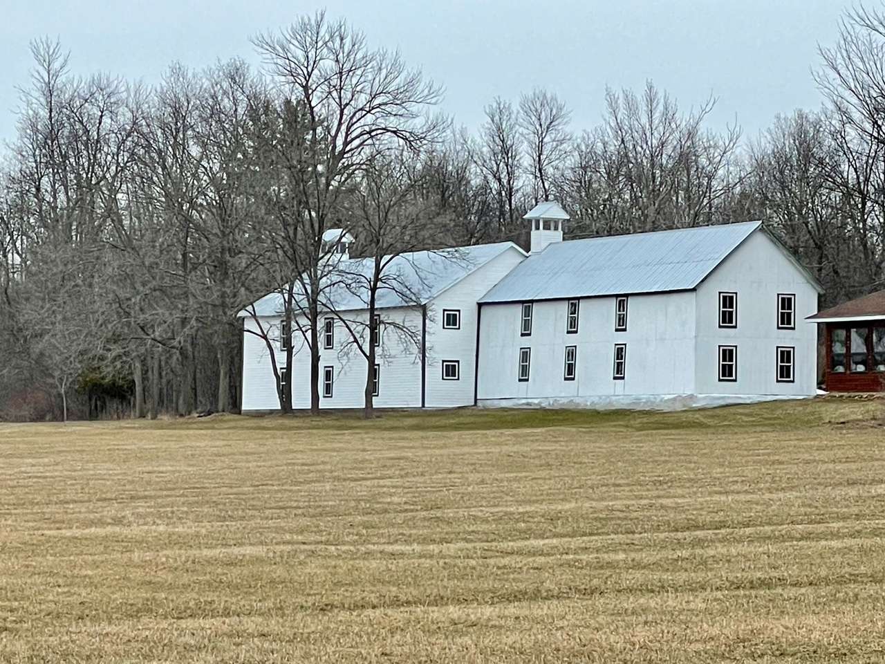 Large white barn on the ancient oak trail