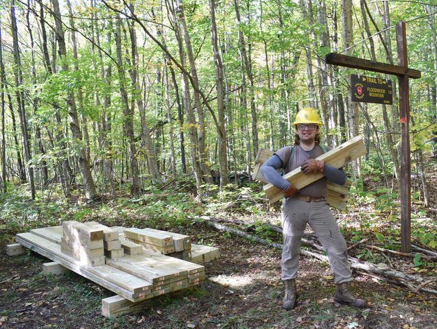 travail de sentier en pleine nature