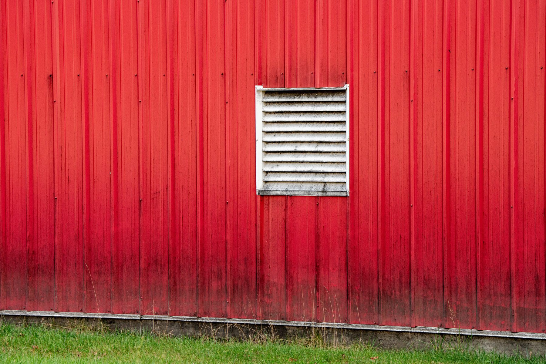 Along the side of Whistle Pig buildings are 16 vents per side. The eight vents at the bottom of the buildings all show black fungus.