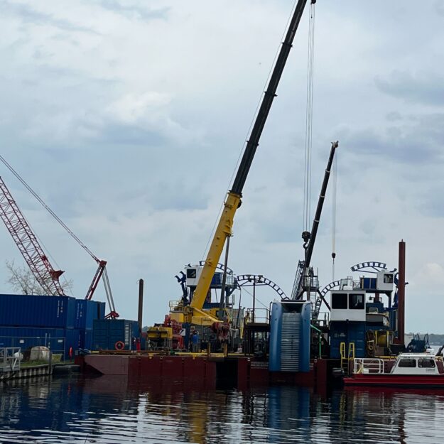 cable-laying barge
