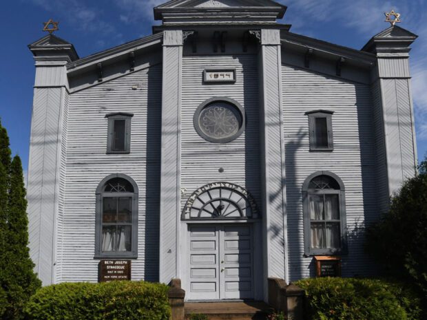 exterior of temple beth joseph in tupper lake