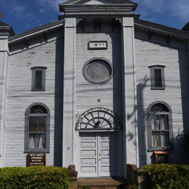 exterior of temple beth joseph in tupper lake